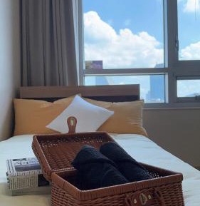 One-Bedroom Apartment with View