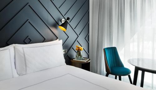 King Acacia Room