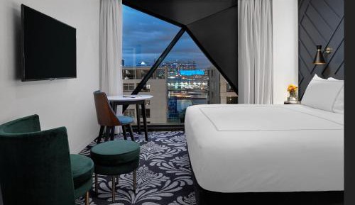 King Waratah Premium Room