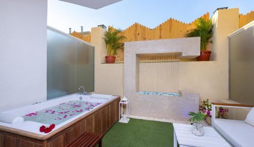 Suite with Hot Tub