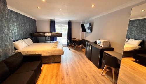 Deluxe Family Suite