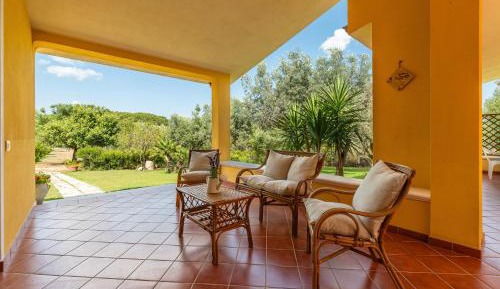 Villa with Garden View