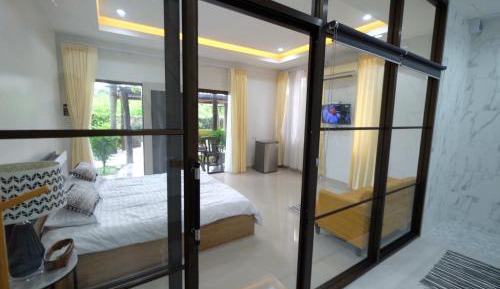 Deluxe Room (2 Adults + 1 Child)