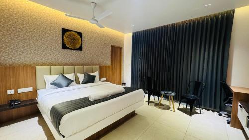 Deluxe Double Room (2 Adults + 1 Child)