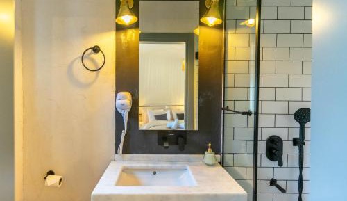 Twin Room with Private Bathroom