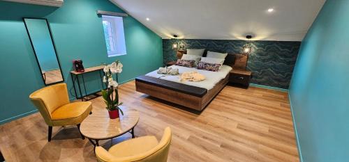Double Room with Private Bathroom