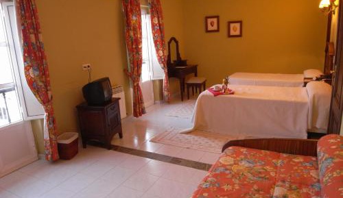 Family Room (2 Adults + 2 Children)