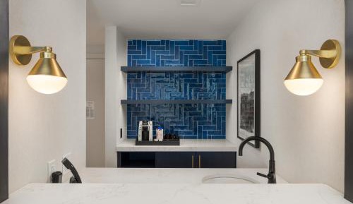 One-Bedroom King Suite with City View - Mobility Accessible with Tub