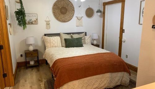 Standard Queen Room