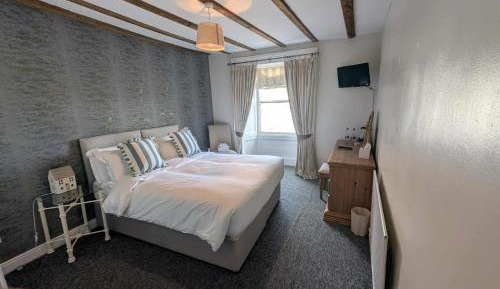 Standard Twin Room with Mountain View
