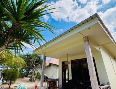 Deluxe Double Room with Side Sea View