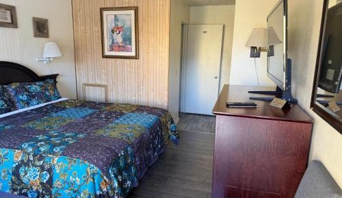 Standard Queen Room