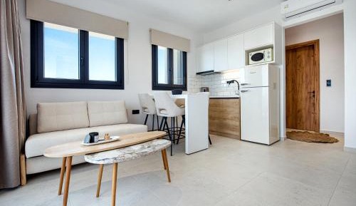 Two-Bedroom Deluxe Apartment with Balcony