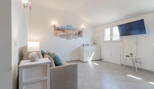 One-Bedroom Apartment with View