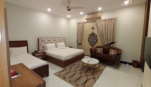 Deluxe Double Room (2 Adults + 1 Child)