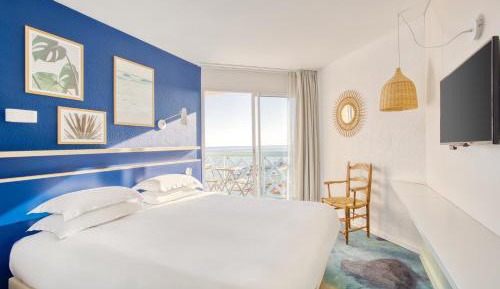 Superior Queen Room with Balcony and Sea View