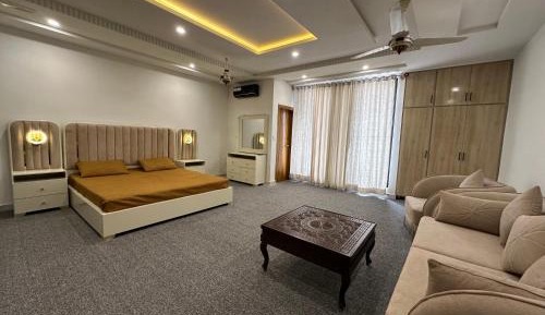Deluxe Studio