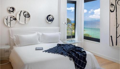 Three-Bedroom Holiday Home 