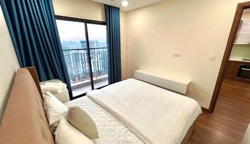 Three-Bedroom Apartment with Balcony