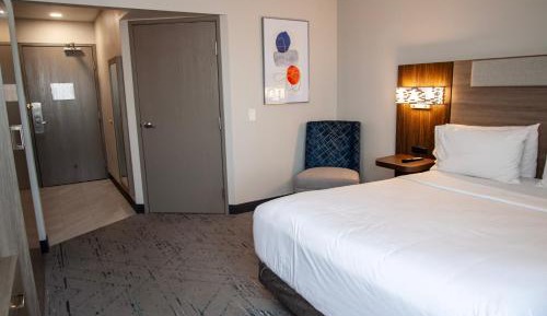 Queen Room - Mobility Access with Roll-in Shower