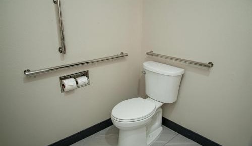 Queen Room with Mobility Accessible Tub - Non-Smoking