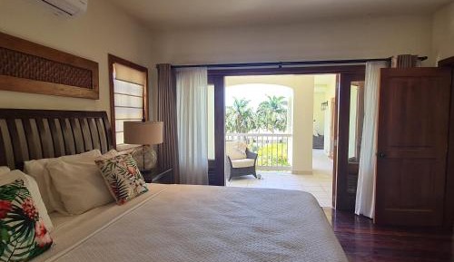 King Suite with Pool View