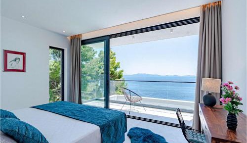 Six-Bedroom Holiday Home