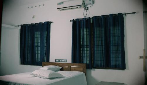 Deluxe Double Room (2 Adults + 1 Child)