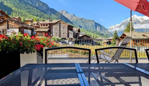 Two-Bedroom Apartment with Mountain View
