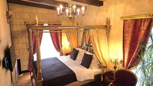 Large Double Room with Double Bed