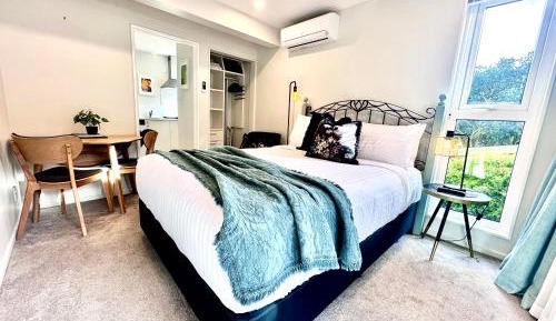 Studio Apartment with Queen Bed
