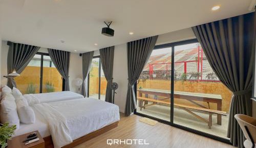Twin Room with Private Bathroom