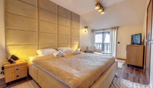 One-Bedroom Apartment with Balcony