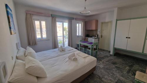Studio (2 Adults)