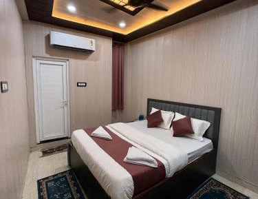 Deluxe Double Room (2 Adults + 1 Child)