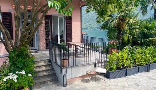 Three-Bedroom Apartment with Lake View