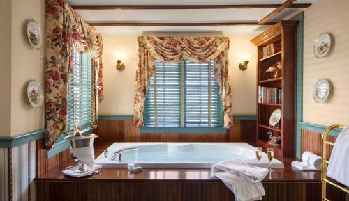 Superior King Room with Fireplace - Carriage (Tradewinds)