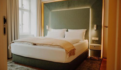 One-Bedroom Apartment with Balcony