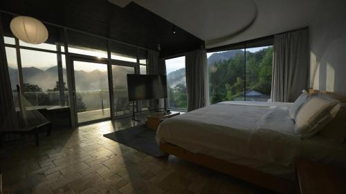 King Room with Mountain View