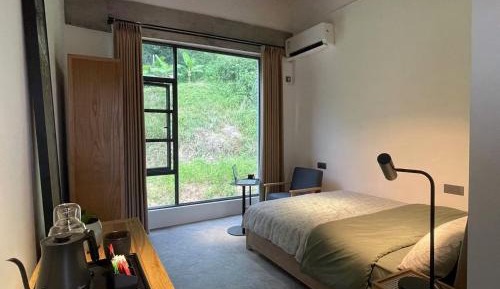 Single Room with Mountain View