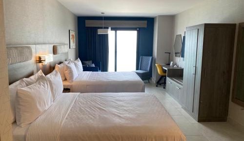 Queen Suite with Two Queen Beds and Balcony - Ocean View