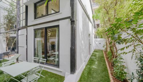 One-Bedroom Apartment with Garden