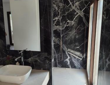 One-Bedroom Deluxe Apartment