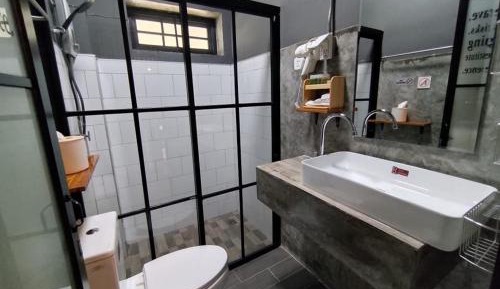 Quadruple Room with Private Bathroom