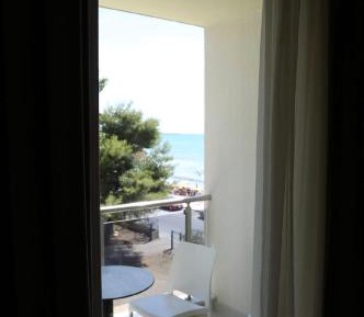 Deluxe Double Room (2 Adults + 1 Child)