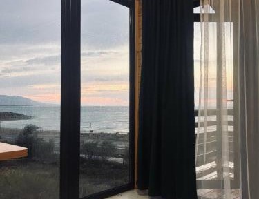 Deluxe Double Room (2 Adults + 1 Child)
