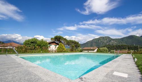 Apartment with Pool View 