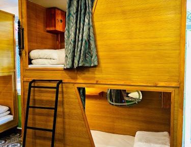 Room #1423088202