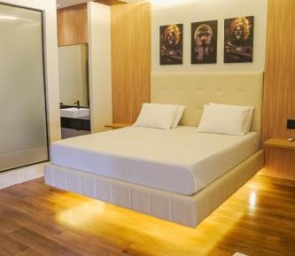 Suite with Hot Tub