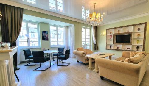 Two-Bedroom Deluxe Apartment with Balcony